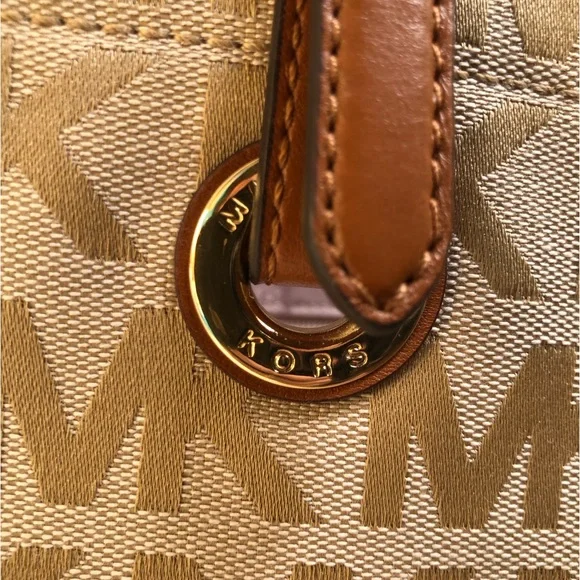 2 - Piece - Micheal Kors - Signature Jacquard North South Tote and Wallet - Picture 4 of 16